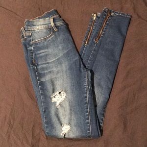 Skinny Jeans with Ankle Zip!